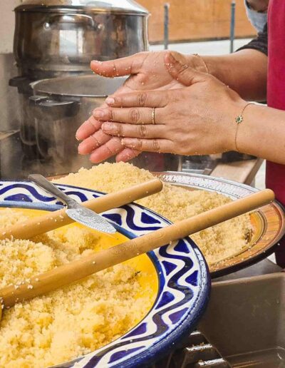 Venez cuisiner puis déguster avec nous des recettes simples, de saison et accessibles tous les mercredi pour une pause goûter ou les vendredis matins pour des repas partagés.