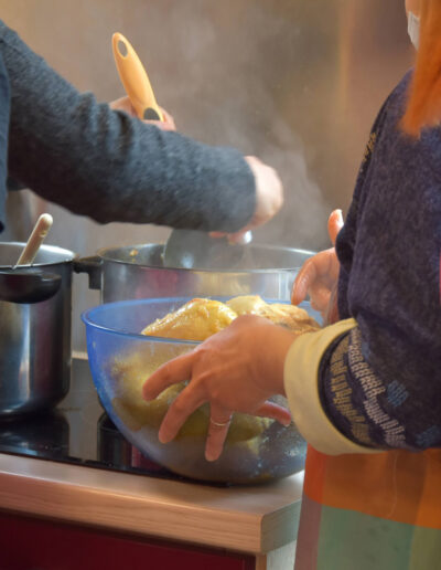 un moment partagé à l'atelier cuisine de l'épicerie solidaire de bordeaux capucins