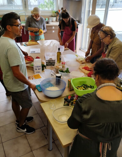 Par la proposition des différentes activités, l’Épicerie Solidaire des Capucins à Bordeaux est un lieu où chacun peut apporter sa singularité